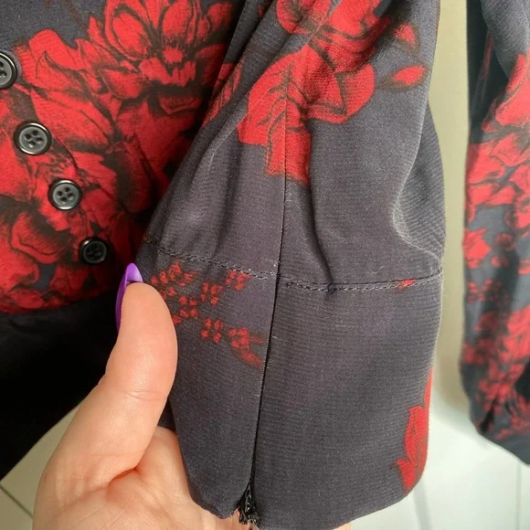 FINAL SALE Marissa Webb Floral Deep V Neck Long Sleeve Button Crop Blouse Size 4 - Picture 7 of 7